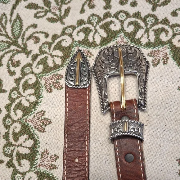 Elegant Brown Leather Belt with Silver Buckle - Picture 11 of 16